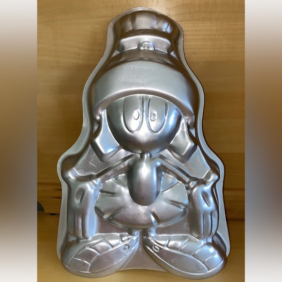 Wilton Kitchen Wilton Marvin The Martian Cake Pan Nwt Retired Style
